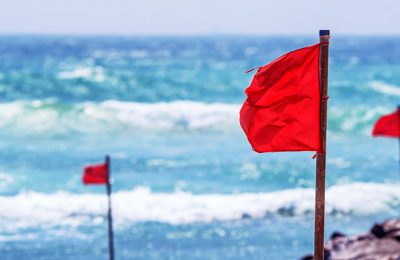 Warning Flags. Banderas. | Privilege Club - #VacationAsYouAre